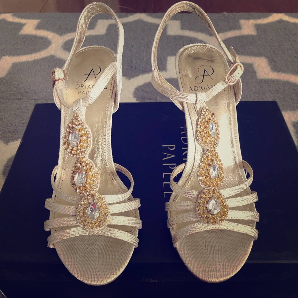 💯 Adrianna Papell Wedges